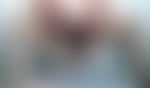 In BH und Netzstrümpfen mache ich es mir selbst