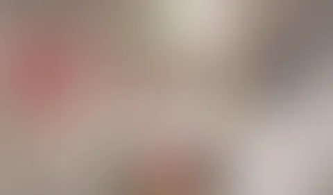 Meine Wg versammelt sich gerne ungefragt in meinem Zimmer. Ist ja alles auch super und familiär und bla. Wenn der Herzbube aber ein sexy Video nach dem anderen schickt um mich zu teasen muss ich mich