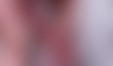 5x P**sen mit Emmi! Der Goldene Saft tropft von meinen XXL-Lippen Die Queen of Pullern lässt ihre Magie wieder Fließen… denn ich bin mir ziemlich sicher das ich mit meinem Saft, auf magische weiße was