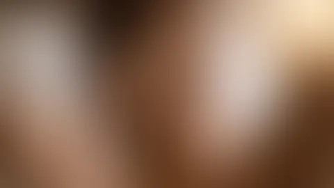 Ich lieg hier nackt und total heiß und warte nur darauf, dass jemand kommt und mir seinen dicken S*****z einfach tief