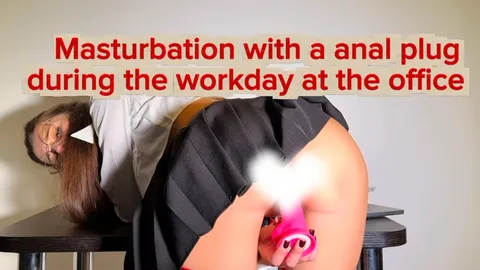 Masturbation with a butt plug during the workday at the office🥵
