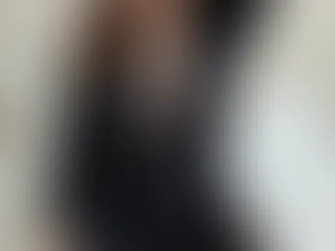 Suche jemanden, der mit mir spielen und mein süßer, gehorsamer Junge sein möchte. Bereit, Anweisungen zu folgen und es zu genießen? Dann schreib „ich will dir gehören“ in meine DMs 🖤