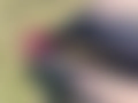 Die lautesten „Sklaven“ sind oft die… die am meisten Ansprüche stellen.  Fast so, als hätten sie vergessen, welche Rolle sie eigentlich spielen wollten. 🤭 So verdient man sich den Strapon in seinem H