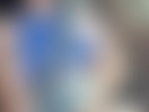 Ich masturbiere am Steuer während der Fahrt.