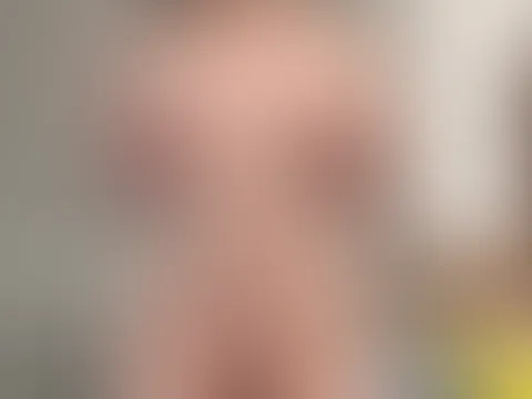 Boddy und Titten zeigen + meine M****i von ganz nah .... hmmmm.... ist das lecker anzusehen