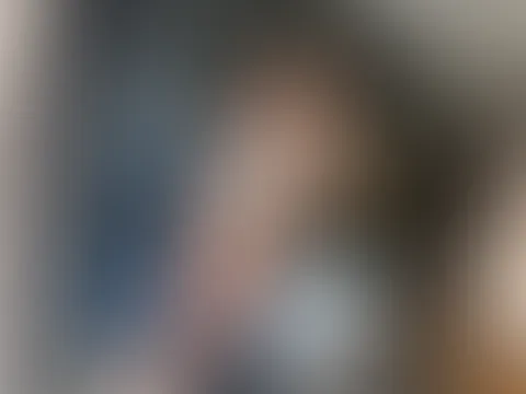 Hey du ✨  ich bin Elly und ganz neu hier 😉 ich freue mich, dich kennenzulernen und ein bisschen in deine Gedankenwelt einzutauchen 🔥  Ich bin gespannt, wer du bist.. also trau dich ruhig und schreib