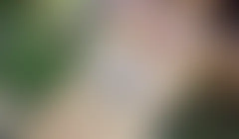 Nackt im Garten der Eltern, natürlich heimlich,wenn sie nicht da sind...ich liebe es....💦