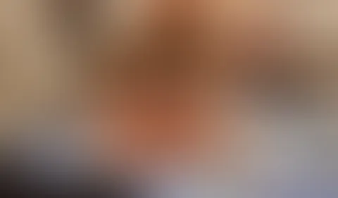Vibratorspaß im Schlafzimmer Ich fange ganz bekleidet an, ziehe mich langsam aus und streichen mich! Dabei schaue ich dir schön in die Augen und werde richtig heiß! Ich schnappe mir meinen Vibrator