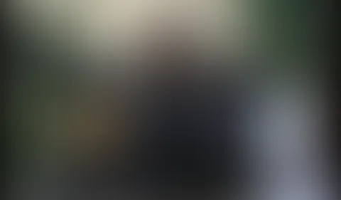 Du liebst es mir beim Umziehen zu zuschauen? Nun ich liebe es beobachtet zu werden. Schau mir nach Herzenslust zu und ergözte dich an meiner Schönheit.