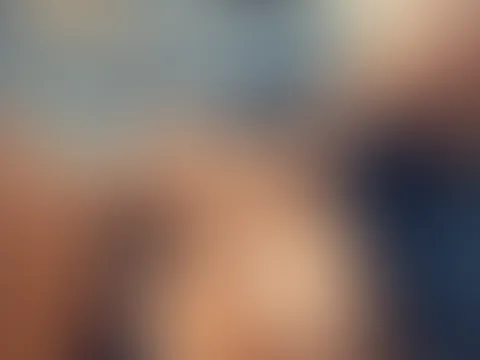 Hallo zusammen 🤭 Die Sonne scheint aber kalt ist es trotzdem.. also sagen zumindest meine nippel 🤭 Heizt du mich auf ? 🍆🔥