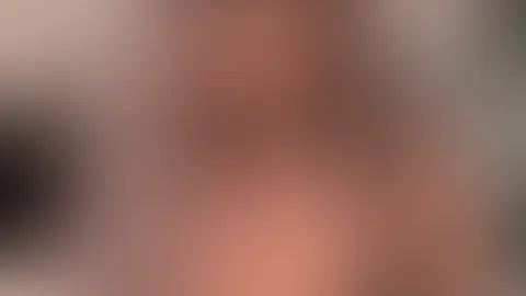 Dieser Ausschnitt ist eigentlich zu tief für mein Bett und genau deshalb zeig ich ihn dir