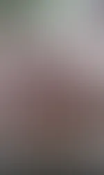 Hey na 😜 da heute Freitag ist und somit Wochenende, wollte ich euch noch ein kleinen Ausschnitt aus dem aktuellen Video zeigen 🤩😏 Der riesige Dildo ist mit einem Saugnapf auf der Scheibe fixiert