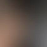 Morgen meine Süßen✌, ich posiere hier gerade komplett nackt mit leicht geöffneten Beinen fürs Shooting🥵. Na interesse geweckt😜?