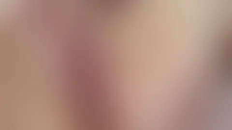 I love pampering my p***y with oil 😏🌶️🔥