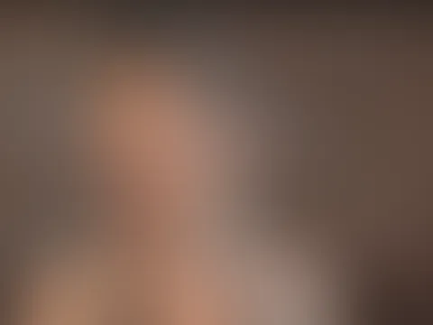 Den Herren mit dem Dildo verwöhnt