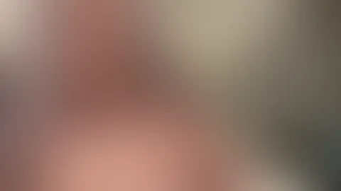 Ich halt dir meine Titten mit den Aufhängern direkt ins Gesicht