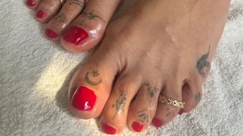🔴👣 Meine eingeölten roten Füße – ganz nah für dich 😈