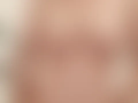 Geil in der Badewanne mit dem Dildo besorgt