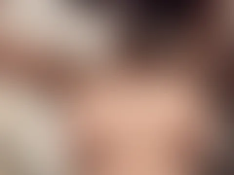 Ich ziehe mich aus, und mach es mir dann selbst mit meinem liebsten Toy 😍