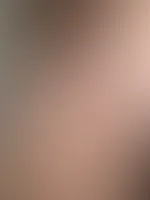 Erst der brave Adventskalender… und jetzt die unzensierte Version nur für meine Abonnenten 😈🎁 Zum 1. Advent zeige ich mich euch komplett ohne Kalender – ganz nah, ganz nackt und extra heiß für euch