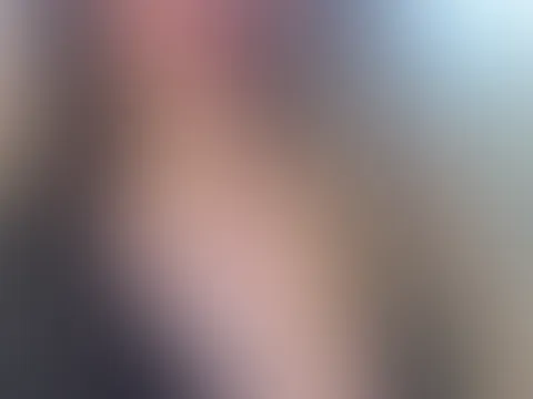 Mittags schon so verspielt… wer weiß, wie der Abend endet 😏 Ein kleiner Einblick – aber ich halte mich noch zurück 😉 Wenn du mehr willst, musst du ein bisschen näher kommen 💋