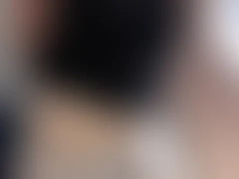 Heute ist es so langweilig... 🥱 Vielleicht unterhältst du mich in den DMs? Ich warte auf dich... ✨