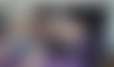 Teeny Hobbyh**e - Arschf**k und rote Lippen