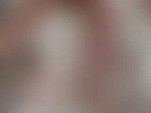8 Sekunden von 1/3💛🤫 Drei Videos in einem! Zwischen in der Hocke oder auch in einer engen Leggings es laufen zu lassen🥵 gibt es dazu meine aller erste Golden Shower🚿💛 Ein Video das so privat und 