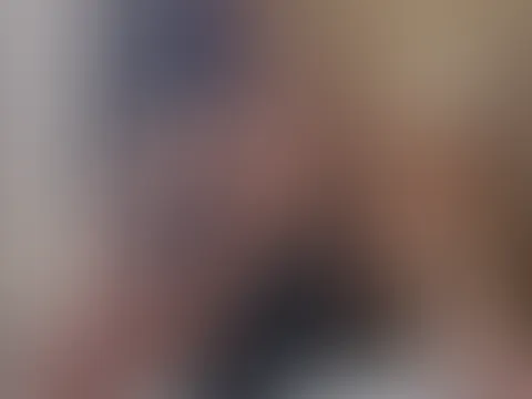 Diesen heißen Anblick möchte ich dir auf keinen Fall vorenthalten, wie ich splitternackt mit gespreitzen Schenkeln auf der Waschmaschine saß. Meine P***y nur verdeckt von einen Rock der leicht drüber 