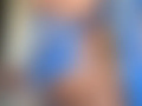 Guten Morgen… Ich bin gleich live ☝🏼… lass dich doch mal blicken 😉🫵🏼… happy Bergfest 🥳und ein langes Wochenende steht bevor und es wird heiß im Pott 🥵