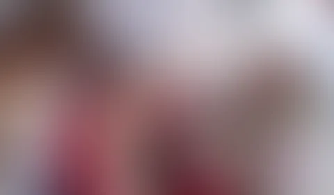 Nikolaus Lady entjungfert 18 Jährigen Nerd!