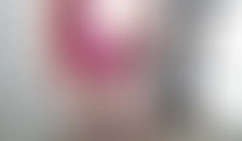 Reitend und spritzend auf meinem durchsichtigen Stuhl
