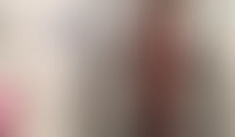 Hey mein Lieber, ich bin gerade aufgestanden und ich brauche jetzt erstmal eine Dusche mit gaaaanz viel Schaum! Kommst du mit und hüpfst mit mir unter die Dusche?