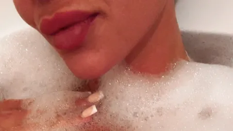 Komm mit mir in Badewanne😏