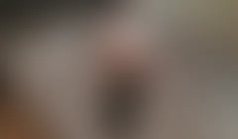 Leckst du mir die Schuhe sauber, während ich mir Wasser über mein weißes Shirt kippe und an meiner nassen P***y spiele, bis ich vor Geilheit fast auslaufe? Ich warte auf dich, Darling.