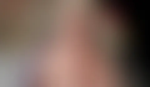 Ich hab mir gerade meinen Kaffee gegönnt, aber beim Outfit bin ich total unentschlossen. Vielleicht brauchst du mich mal in Aktion um zu entscheiden was dir an mir am meisten gefällt? Sag mir doch w