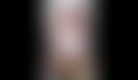 Das wird verdammt feucht... 💦👀  Hey du! 💋  Ich habe mich heute 10 Minuten lang so richtig intensiv verwöhnen lassen... Schau mir im Anhang beim Teaser zu, wie tief ich meinen Lieblings-Dildo nehme!