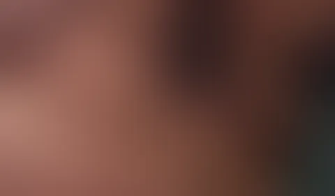 Dildo in der frisch rasierten P***y