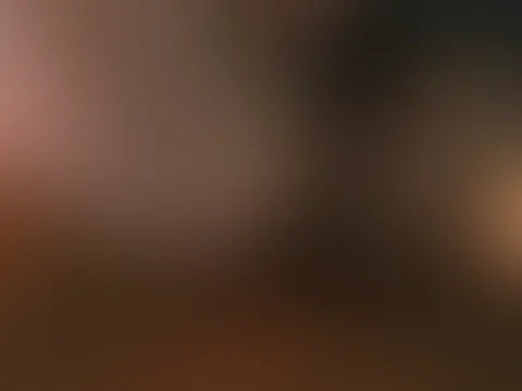 Gef**kt mit dem Riesen-Dildo auf dem Esstisch…