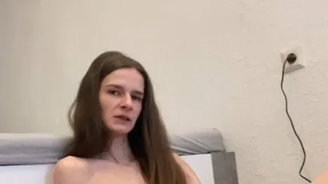 Teenbitch hat der P***y die F**kmaschine gegönnt !!!