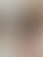 So durchsichtig! Slip anlassen oder zur Seite? Und welches Loch dehnst du? 🔥🤤