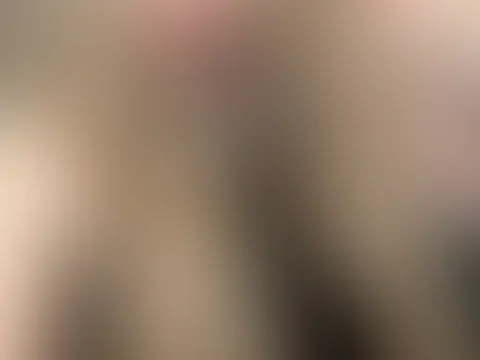 Ganz nah dran und trotzdem noch ein kleines Geheimnis… ✨ Magst du den Blick oder willst du mehr davon sehen? 😉 Der Rest wartet schon auf dich 😏