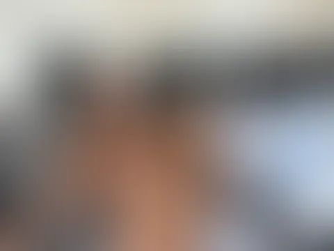 Spritz mir auf die Titten 🤤