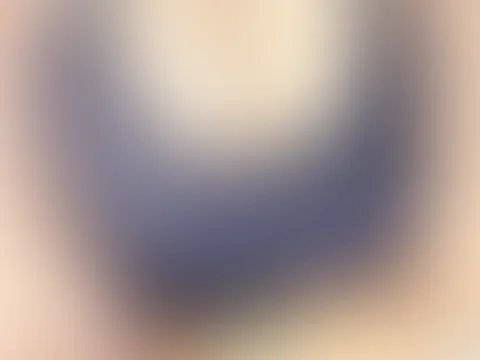 Ich weiß, ich sollte eigentlich produktiv sein… Aber irgendwie gewinnt heute die Faulheit. 🙈 Wäsche kann warten. Wenn du Lust hast, mir die Zeit zu vertreiben, schreib mir doch. 😊