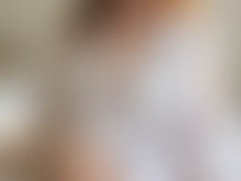 Ich habe das Gefühl, ich trage dieses Shirt schon viel zu lange… 😏 Willst du mehr sehen? Dann komm vorbei – es ist viel interessanter. 🔥