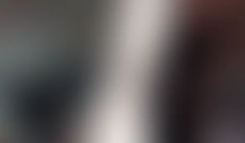 KNIE DICH NIEDER VOR MIR!