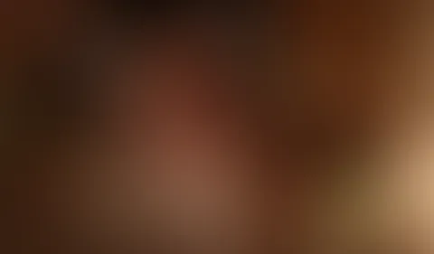Er benutzt meinen Hals wie eine P***y
