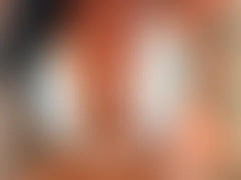 Schau mal in deine Nachrichten, da gibt’s die nackig 🤭