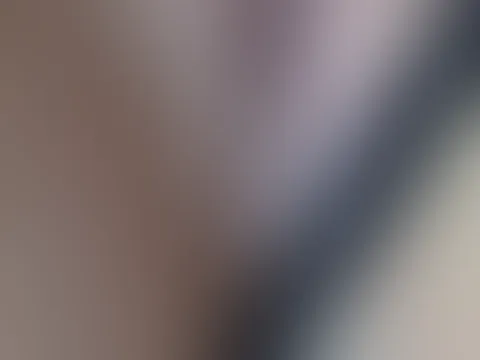 Auch im Hotelbett kann ich es mir nicht nehmen an meiner P***y zu spielen wenn alle noch schlafen 🤫