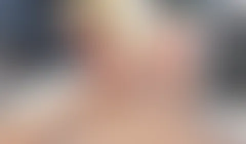 MIt PLUG im A***H GEF**KT. REICHT NICHT! Setze mich auf SEINEN FUSS! LACK Hösschen+NYLONS